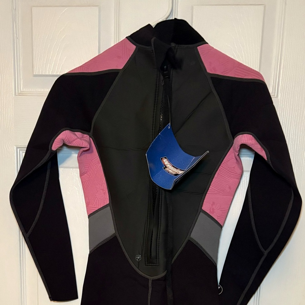 Winning Edge‎ wetsuit. NWT. Size medium